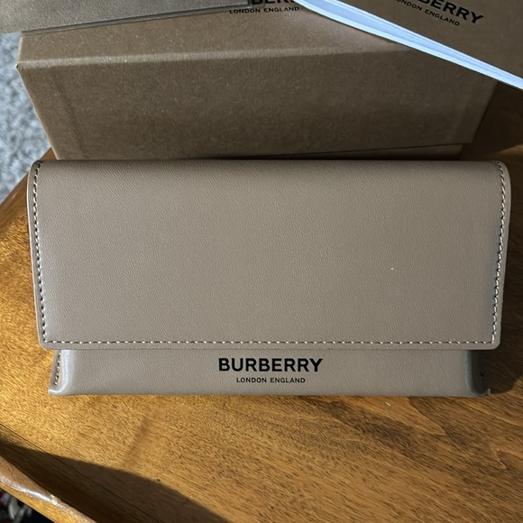 Full set! 100% authentic Burberry sunglasses. Never been worn. - Picture 5 of 16